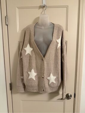 ⭐️ 5 for $25. Threaded Leaf cardigan
